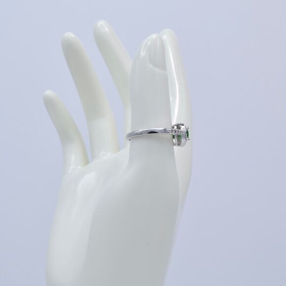 NWOT Fragrant Jewels Emerald Green Round Cut Halo Ring Size 7.75 US - Picture 4 of 5